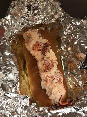 Lobster Roll "Connecticut Style"