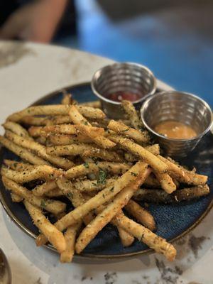 Farmhouse Garlic Fries