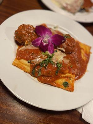 Stuffed ravioli with meatballs