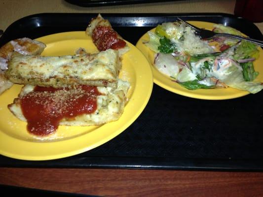 Bread sticks and salad, Yum!