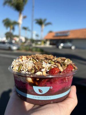 i decided to not get my usual (blue coconut, chia pudding) and tried the acai/pitaya and its still so good! 5/5!