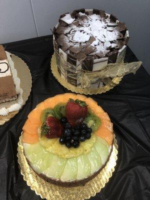 Fruit cake and mixed vanilla / chocolate cake