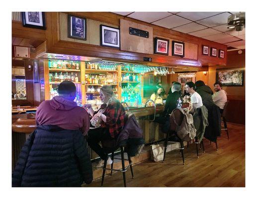 Late Night Stop @ Oakwood 83 . 1959 W Montrose Ave, Chicago, IL  Old Dive Bar American/Greek Grill Jukebox. Open Late to 4am. Cool!