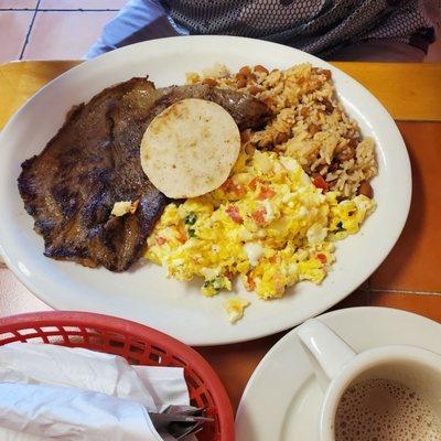 La Antigua Restaurant and Bakery