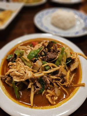 Phad Ke Mow with beef & chicken