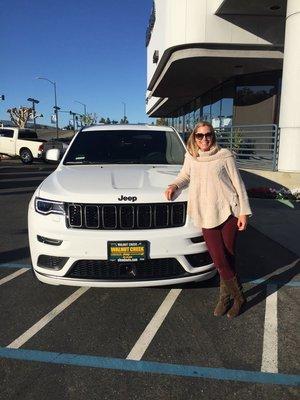 Ashlie with her 2018 Grand Cherokee High Altitude off our Showroom Floor!