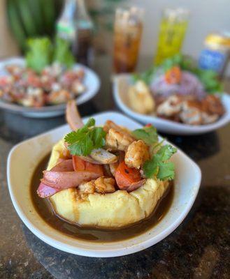 Causa con shrimp soltado