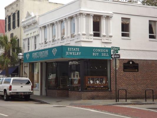 Joint Venture Estate Jewelers King St. facade - a consignment shop.