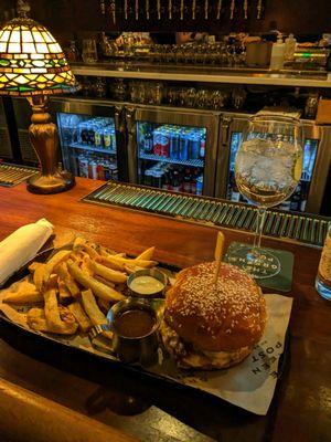 Rasher Cheeseburger w/ fries and a gin&tonic