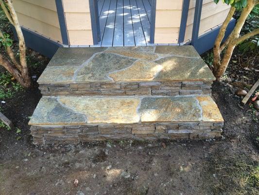 Stackstone and quartzite flagstone cladding installed (Everett)