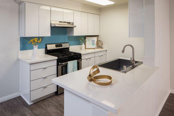 Newly Renovated Kitchen at The 5800 Apartment Homes