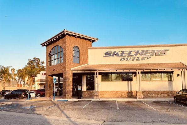 SKECHERS Warehouse Outlet