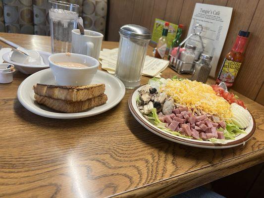 Full Chef Salad with thousand island dressing