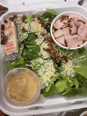 House salad with turkey and thousand island dressing!! Really great salad!