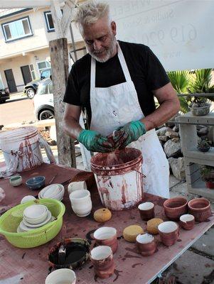 learn how to glaze a pot