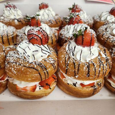 Strawberry cronuts