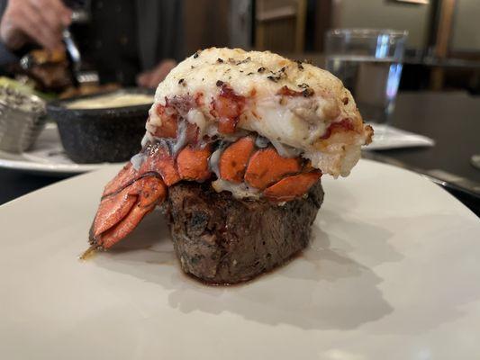 Filet with lobster