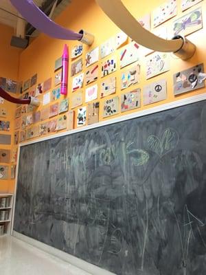 Huge chalkboard - the kids love it !