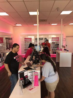 T-Mobile store in Lemoore, CA