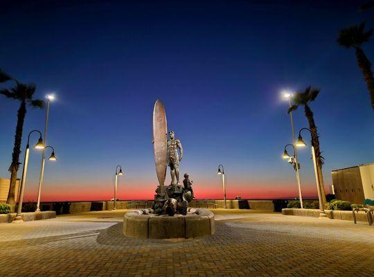 Steps from this iconic statue and beach in the background