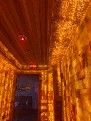 red light Himalayan salt room