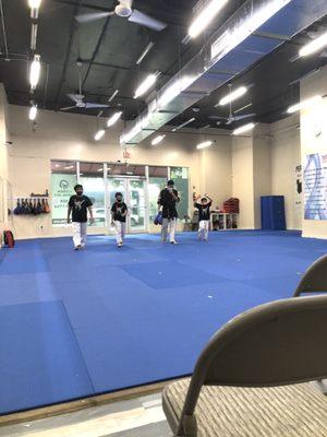 Master Lee training with some students of Elite Team.