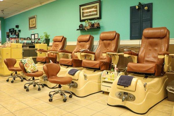 Pedicure area | They actually have 5 chairs total!