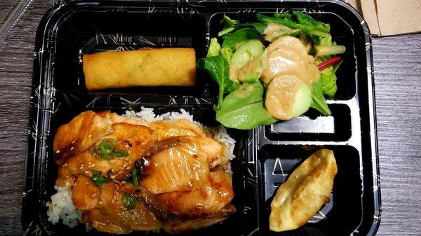 And another salmon bento.