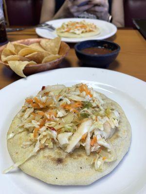 Pupusas, chips & salsa