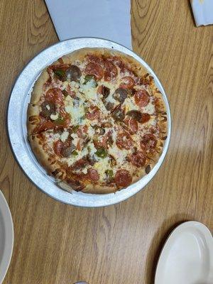 Medium pizza with pepperoni, sausage, green chile, and feta. Great and fresh.