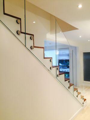 Glass Stair Railing System. The best prices and quality in New York! Experienced specialists! Free estimate! Call us now!