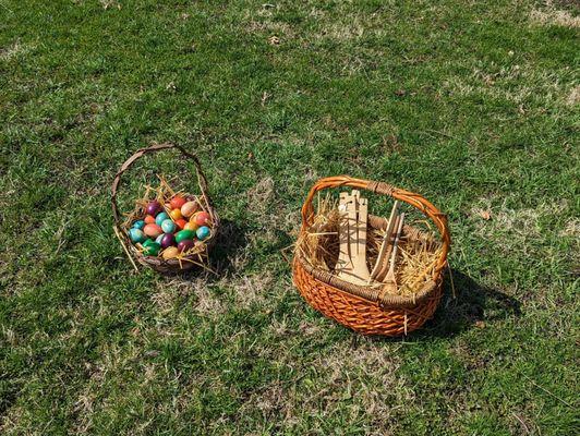 Naturally dyed Easter eggs demonstrated in the historic farmhouse