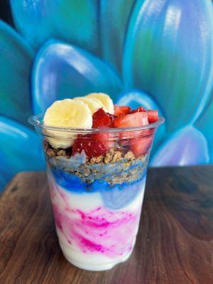 Dream Parfait: Coconut Vanilla Yogurt, blended with dragon fruit, topped with granola, honey, strawberries & bananas:)