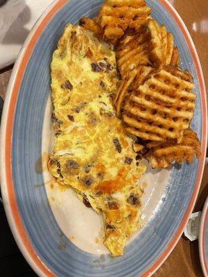 Cheddar bacon omelet with waffle fries