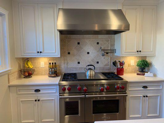 Kitchen cabinets, quartz counter and tile backsplash