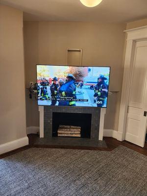 Custom Installation of a Mantel Mount 860 fully automated mount.