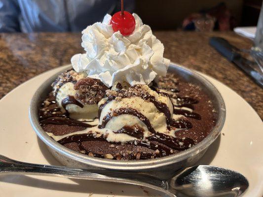 Hot Fudge Brownie Pizookie!