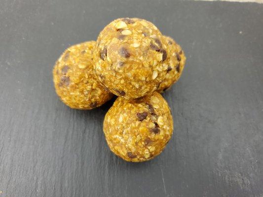 Delicious Peanut Butter and  Dark Chocolate Protein Balls. Great for on the go snack!