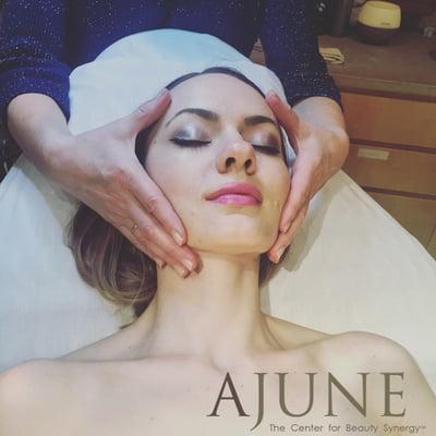 A unique, holistic program that delivers a seamless blend of science and aesthetics. Ajune is the most comprehensive anti-aging spa in NYC.