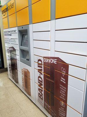 Amazon locker is still here, unlike the ones that were removed from Safeway..