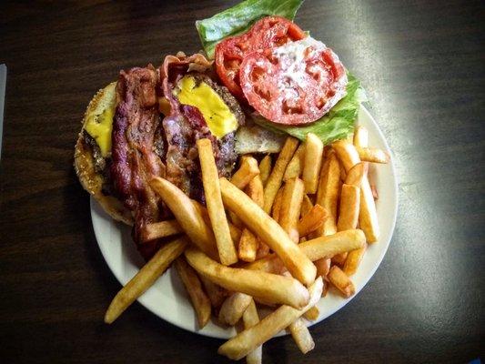 Bacon cheeseburger w/fries.