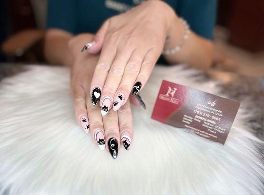 Black cat nails design by Leo. Gel x extension full set. Please call 703-319-0061 to schedule your appointment