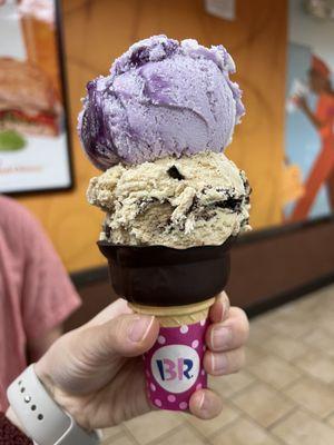 Jamoca fudge almond (bottom) Ube (top)