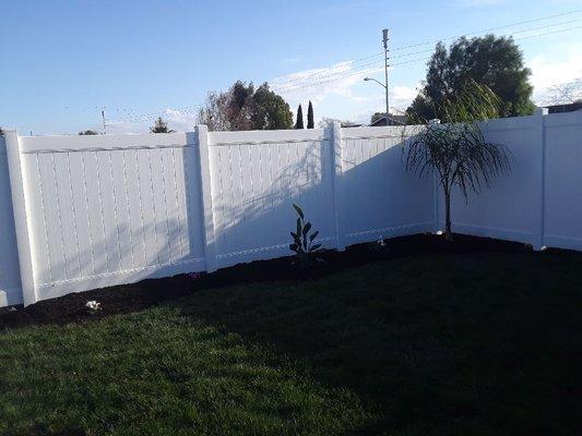 6' White Vinyl Privacy Fence with single gate