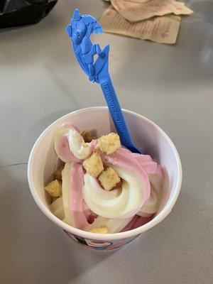 Cheesecake and Cotton Candy frozen yogurt with cheesecake bites