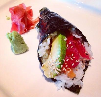 Tuna, salmon & avocado hand roll (Ocean roll)