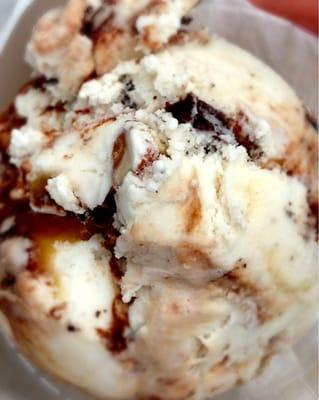 1 Scoop of 'Heaps of Love' (Vanilla with Caramel, Cookie Dough, Oreos and Brownies): $3.50