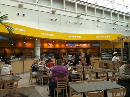 Food court near gates 110 and 113