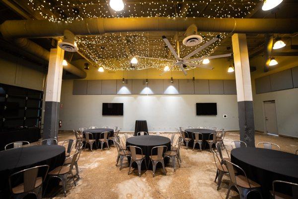 The Oakley Room is an intimate space ideal for networking events, rehearsal dinners, and celebrations. Booking at events@madtreebrewing.com