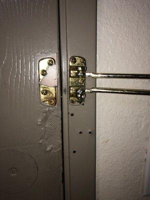 How do we lock this?  Obviously the door has been kicked in.